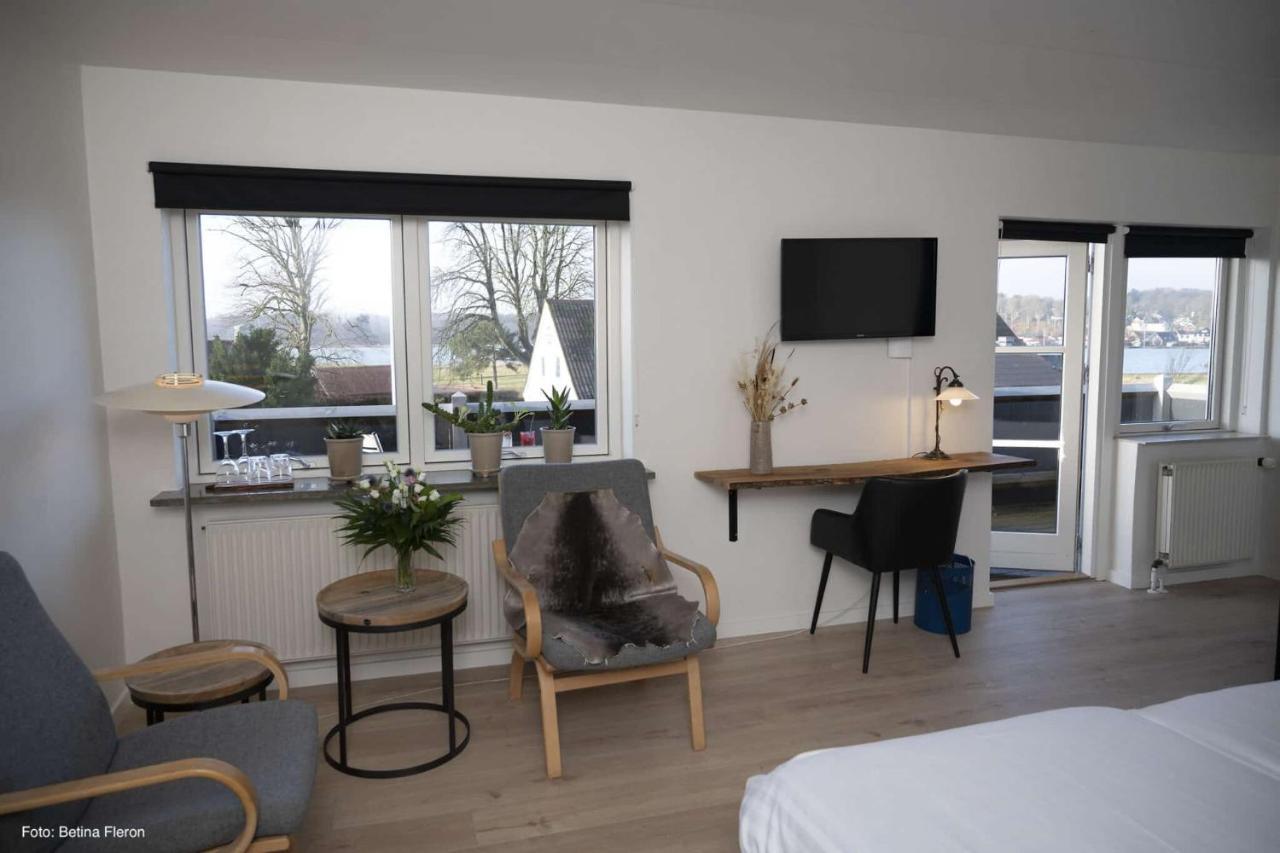 Faergekroen Hadsund Buitenkant foto